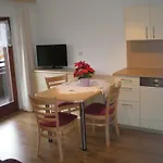 Haus Lindner شقة